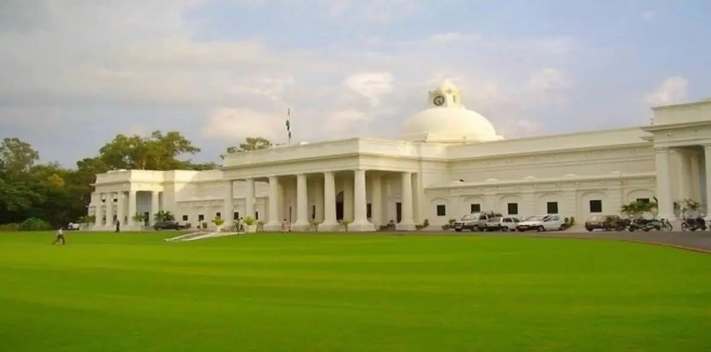 Iit: IIT Roorkee along with Futurense launched India’s First Cloud ...